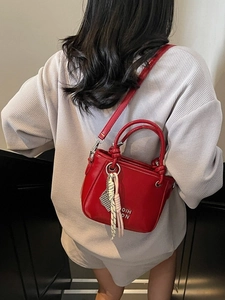 Sac seau rouge brillant tendance avec bandoulière amovible pour femme, style moderne