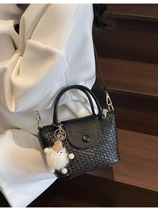 Damen Elegant Gewebt PU Leder Handtasche Mode Geflochten Schulter Umhängetasche Für Damen Klein Boston Tote Tasche Mit Plüsch-Anhänger