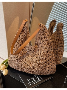 Borsa hobo in paglia intrecciata con tracolla in pelle marrone per vacanze estive