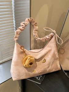 Borsa a tracolla rosa chiaro con manico a nuvola e ciondolo a forma di orsetto
