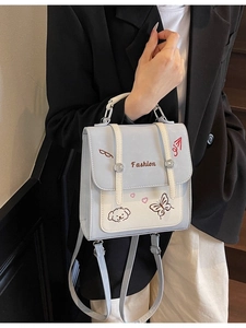 Minimalistischer blau-weißer Lederrucksack mit Stickerei und süßem Hundemotiv