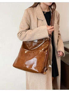 Borsa tote vintage marrone lucida di grande capacità ideale per il pendolarismo quotidiano