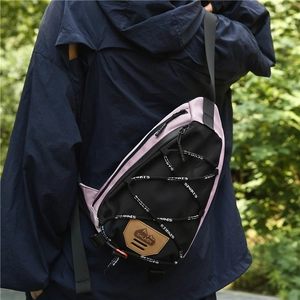 Sac bandoulière de randonnée noir et lavande avec cordon élastique et logo SHILAIEN