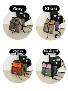 Detail van mini nylon crossbodytassen in grijs, kaki, oranje-groen en zwart-paars