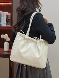 Sac fourre-tout beige chic en cuir PU brillant avec nœuds coulissants pour printemps