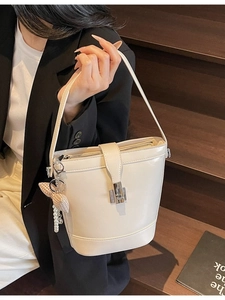 Retro Shiny PU Leather Bucket Bag For Women Fashion Commuting Shoulder Crossbody Bag With Artificial Pearl Bow Charm Handbag