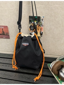 Casual Nylon Plaid Drawstring Bucket Bag For Men Women Streetwear Outdoor Water Resistant Crossbody Shoulder Bag Sport