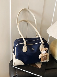 Sac à Épaule Bowling en Nylon pour Femmes Couleur Contrastée Style Académie Sac à Main Grande Capacité Avec Ours Rose Bleu