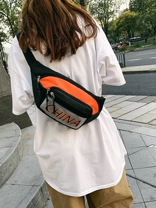 Marsupio sportivo nero e arancione con scritta China e tracolla regolabile in tessuto