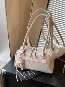 Damen Schultertasche Kunstleder Unterarm Boston Kissenform Handtasche Doppel Reißverschluss Mit Abnehmbarem Cartoon Anhänger Pendler Stil