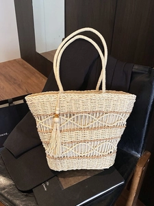 Large capacity straw woven tote bag with wavy hollow pattern and tassel for summer