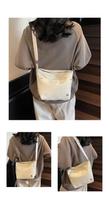 Détail du sac bandoulière en tissu Oxford crème avec rivets et bandoulière réglable