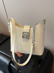 Minimalist cream white bucket bag with stylish silver G-shaped metal buckle and wide strap