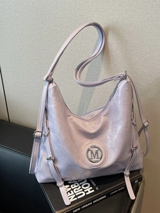 Sac fourre-tout violet clair en cuir PU froissé avec un emblème en métal M