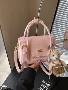 Damen PU Leder Umhängetasche Mode Kleine Quadratische Handtasche Mit Süßem Bärenanhänger Einfarbige Schultertasche Für Den Alltag