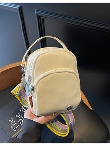 Sac Bandoulière Décontracté en Nylon pour Femmes Petit Léger Plusieurs Poches Large Sangle Imprimée de Lettres Sac de Voyage
