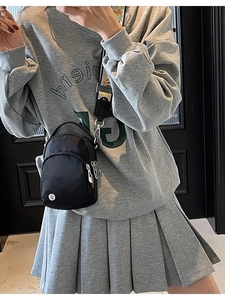 Sac bandoulière en nylon noir à large sangle pour femme, style décontracté et élégant