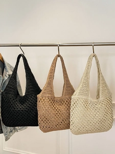 Handwoven mesh tote bag in three colors for casual beach holidays and summer commuting