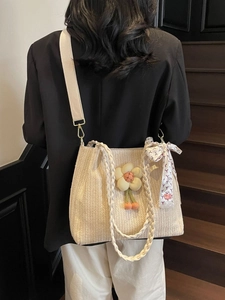 Borsa tote estiva in paglia con ciondolo girasole e sciarpa stampata per le vacanze