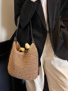 Grande borsa tote in paglia intrecciata con cinturini in pelle marrone stile spiaggia