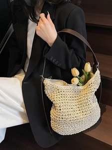 Grande borsa a tracolla hobo in paglia con manici in pelle per spiaggia e vacanze