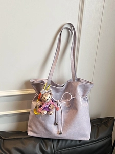 Sac fourre-tout plissé lavande élégant avec cordon et charmant ours en peluche