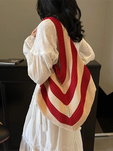 Large capacity knitted tote bag with red and cream V-pattern for beach and commute
