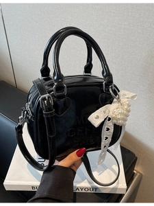 Borsa da Donna in Pelle PU Dolce a Forma di Cuore Pendente in Pizzo di Perle Tracolla Stile Boston Lettera Goffrata Moda