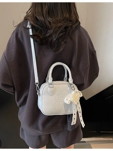 Mini borsa Boston in pelle PU con logo MEI GEF BAG e ciondolo a cuore con perle
