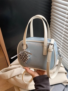Petit Sac Carré en Cuir PU Brillant Tendance Pour Femmes Sac à Main Polyvalent Couleurs Contrastées Sac Bandoulière Avec Pendentif Coeur