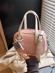 Mini sac bowling en cuir verni rose et blanc avec perles argentées décoratives