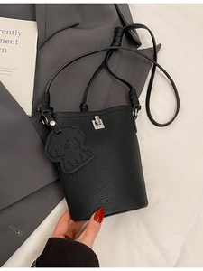 Borsa Secchiello Donna Trama Litchi Pelle PU Piccola Tracolla Ciondolo Cane Chiusura Argento Semplice Casual Spalla Moda Regalo
