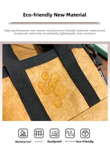 Détail du tissu imperméable et résistant avec gouttes d'eau sur le sac à bandoulière marron