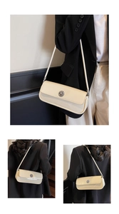 Detailansicht der cremefarbenen Lackleder-Baguette-Tasche mit silbernem Ringverschluss