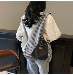 Detail of the black and white checkered tote bag with a denim pocket and logo