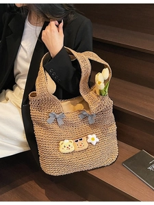 Grand Sac Fourre-tout en Paille pour Femmes Sac de Plage Avec Nœuds à Carreaux et Écussons Ours en Peluche Style Champêtre