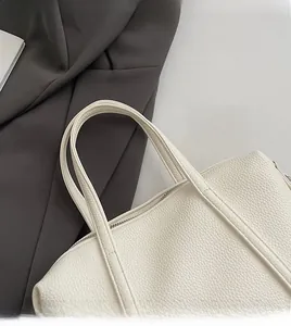 Detail view of white PU tote bag handle featuring premium lychee grain texture and neat stitching