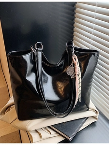 Women Large Capacity Tote Bag Shiny PU Leather Shoulder Bag With Letter Embossed And Tennis Racket Charm Casual Fashion