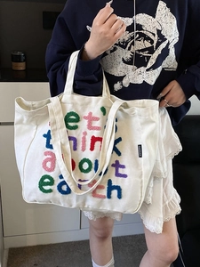 Bolso tote de lona blanca con letras bordadas coloridas y gran capacidad