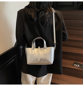 Detail of a silver metallic mini tote bag with pearlescent leather and fine shoulder strap