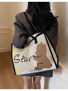 Grand sac à langer en toile beige avec imprimé ours et bandoulière noire robuste