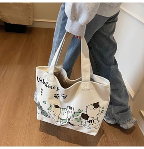 Close-up of the large capacity white canvas tote bag with cute cat illustrations