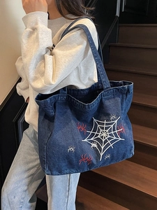 Vintage dunkelblaue Jeans-Tote-Bag mit weißer Spinnennetz-Stickerei und roten Spinnen