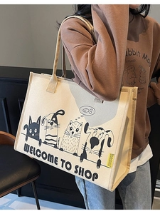 Tragetasche aus cremeweißem Canvas mit niedlicher Hunde-Illustration und breiten Griffen