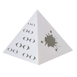 Abat-jour pyramide en papier blanc avec motifs découpés au laser pour fête et ambiance