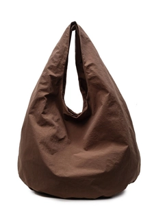 Grande borsa tote marrone minimalista in nylon con tracolla casual e design spazioso