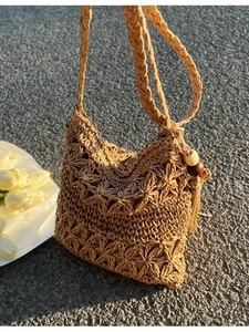 Straw woven crossbody bag with star pattern, wooden beads and tassel for summer beach