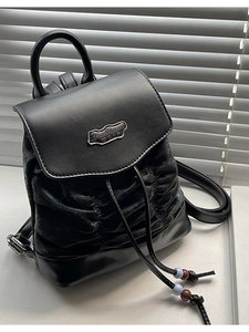 Damen Mode Gefalteter PU-Leder Mini Rucksack Süß Kordelzug Klappe Umhängetasche Reise Casual Kleiner Tagesrucksack Mit Metallemblem