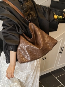 Minimalist large capacity woven leather hobo shoulder tote bag in deep brown for women