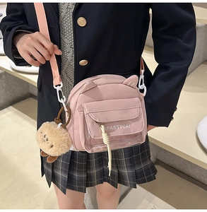 Sac bandoulière rose oreilles de chat avec poche transparente et breloque en peluche